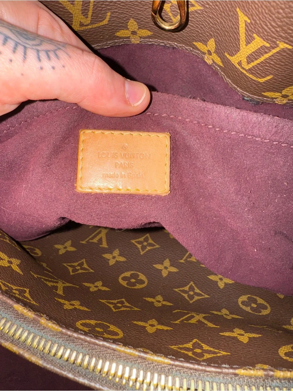 Louis vuitton Montaigne GM with shoulder strap. - Picture 3 of 16